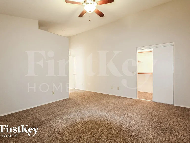 8420 W Wethersfield Rd — Photo 9