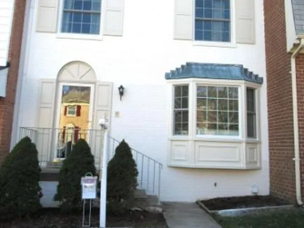 6619 Rosecroft Pl, Falls Church, VA 22043