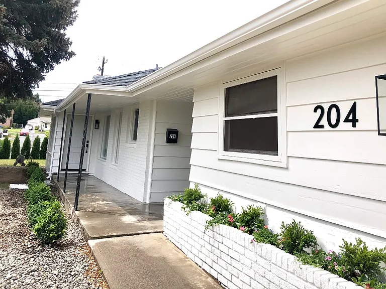 204 N 34th Ave — Photo 1