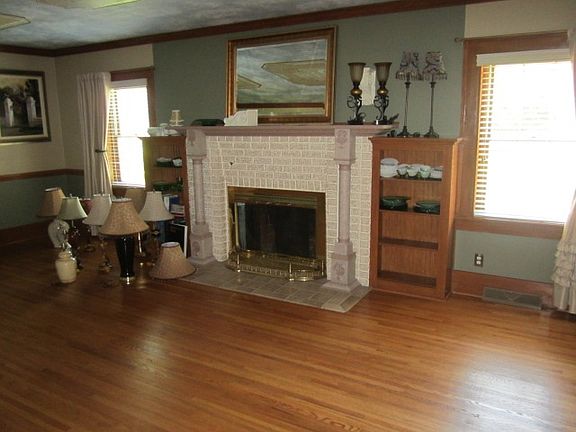 5th image of 1823 E Jackson Blvd