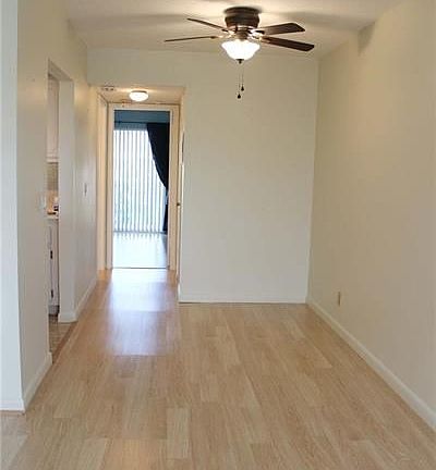 5th image of 414 Markham S #414