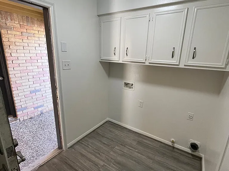 7834 Oakington Dr — Photo 16