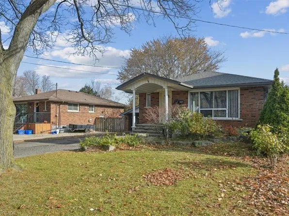 107 Deschene Ave, Hamilton, ON L9A 3J9