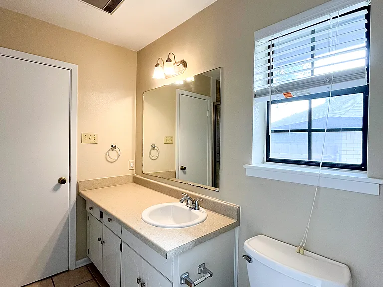 2110 S 11th St #B — Photo 19