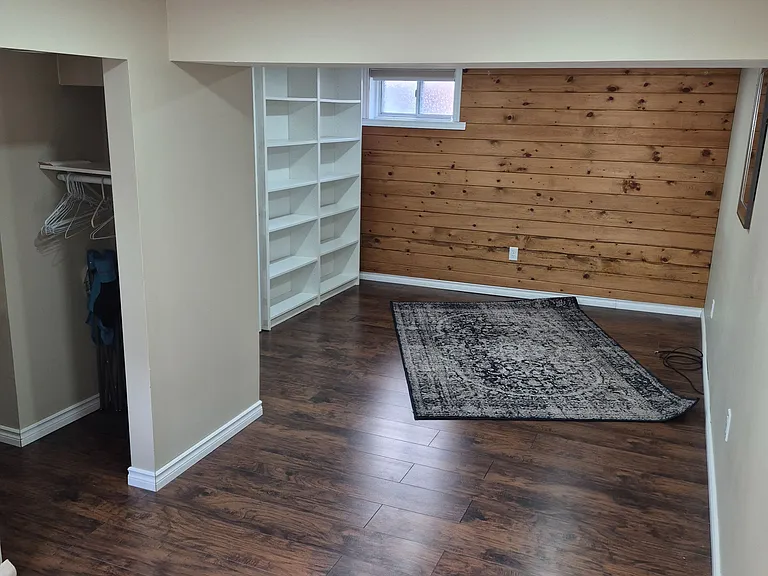 289 Ballard St S — Photo 16