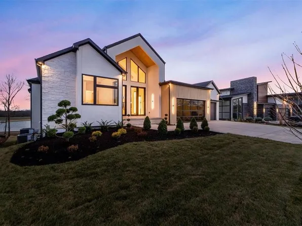 8976 Ginger St, Lenexa, KS 66227