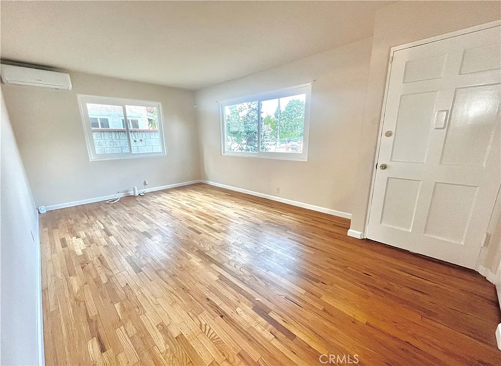2 bed, 696 sqft, $2,750 — Photo 2
