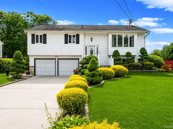34 Ruland Road, Selden, NY 11784