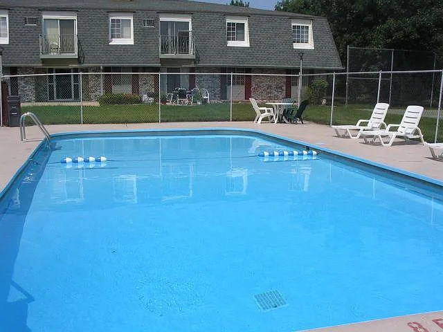 Colony Court Apartments — Photo 3
