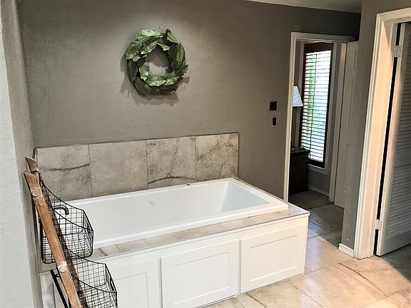 Bluetooth Huge jet tub