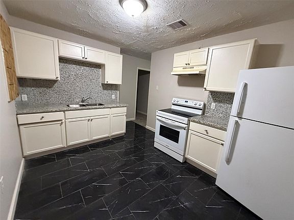 4th image of 3827 Amos St