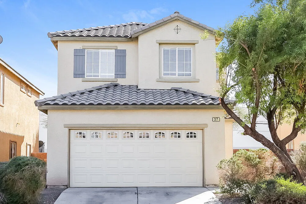 5 bed, 2.5 bath, 2116 sqft, $2,300 — Photo 1