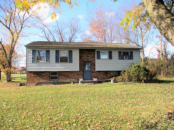 3rd image of 309 Robin Hood Ln