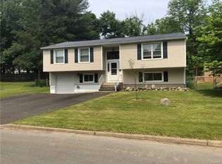 113 Glendale Dr, New Windsor, NY 12553