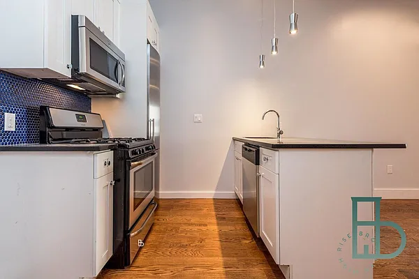 Rented by Brooklyn High Rise LLC | media 9