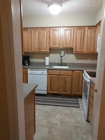 1941 Trexler Ct — Photo 2