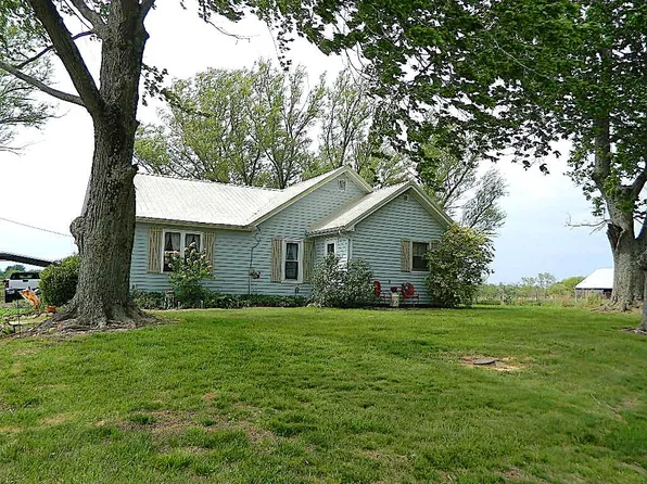 371 County Road 1650 E, Fairfield, IL 62837