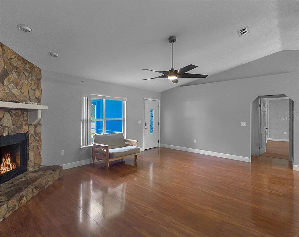 3 bed, 2.0 bath, 1594 sqft, $1,850 — Photo 4