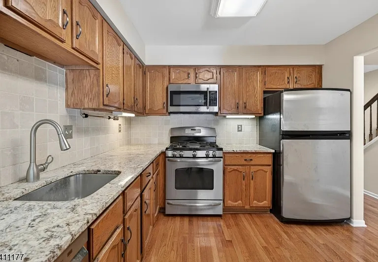 140 Kingston Ct — Photo 10