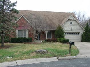 12610 Oakmont Dr, Kansas City, MO 64145