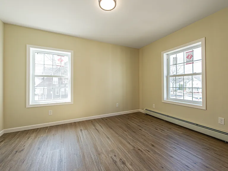31 Drummond St — Photo 21