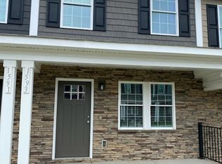 1593 Oak Leaf Dr NW, Hickory, NC 28601
