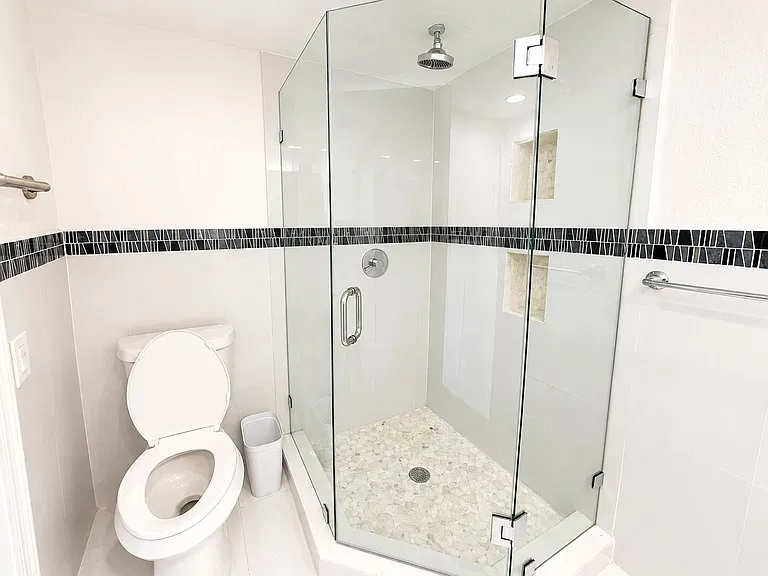 4800 Bayview Dr #306 — Photo 13