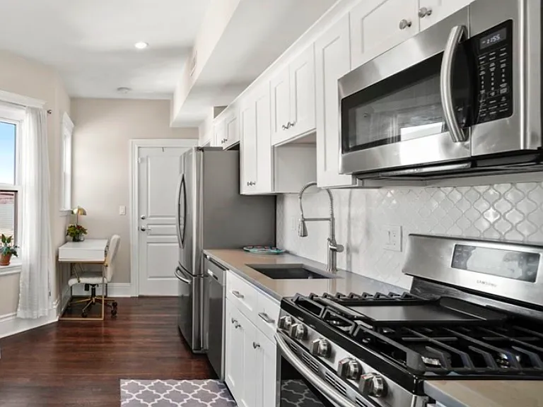472 Talbot Ave #3 — Photo 1