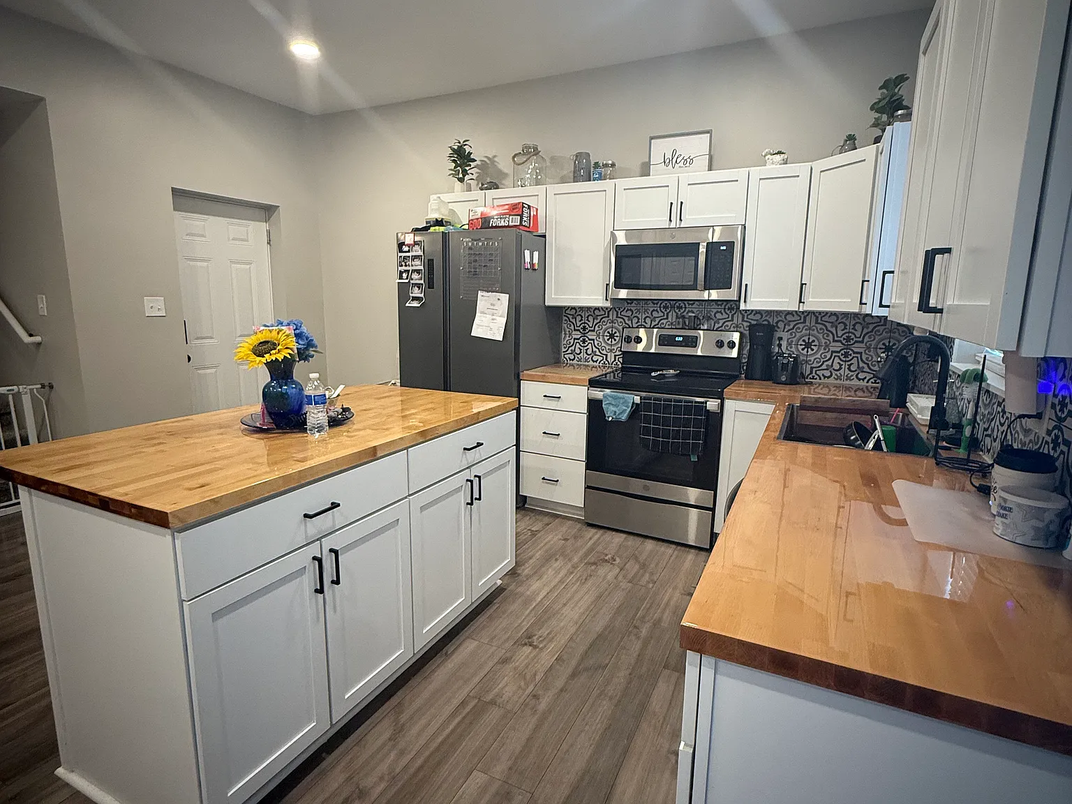 3 bed, 2.5 bath, 1864 sqft, $2,100 — Photo 4