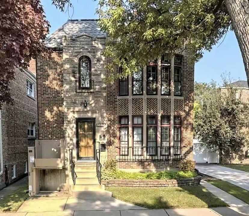 1st image of 5631 N Richmond St #1