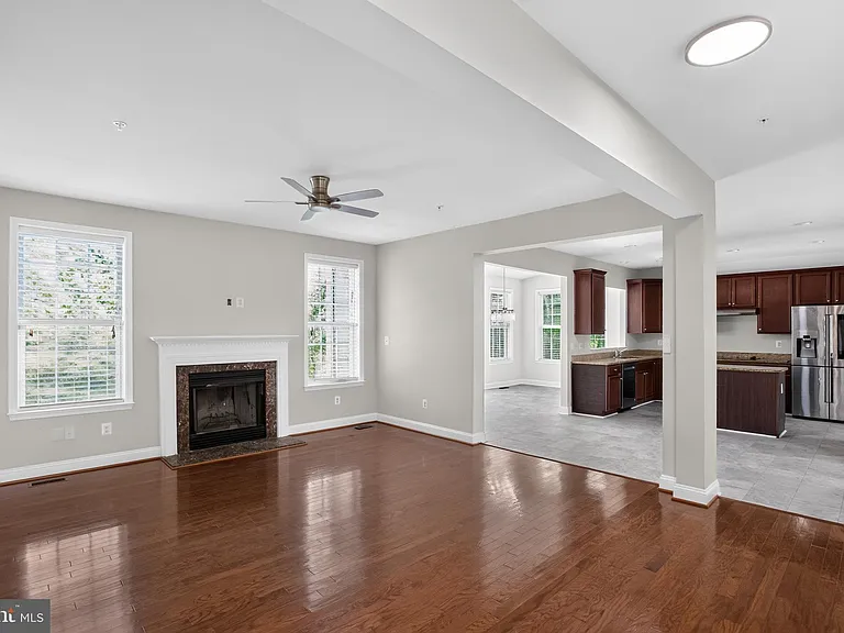 6816 Barlowe Ct — Photo 3