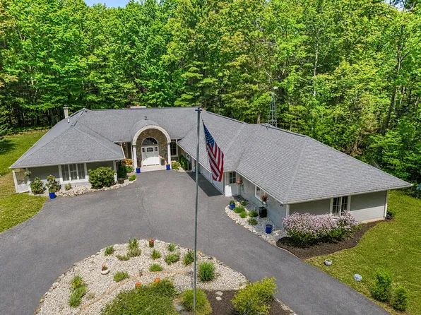 5389 Ridge Rd, Pentwater, MI 49449