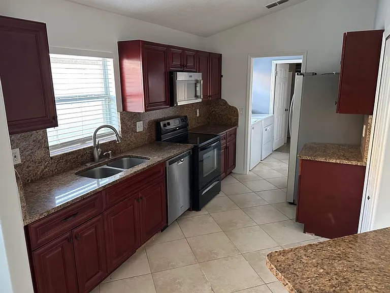 160 Sura Blvd — Photo 4