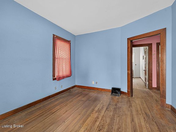 2nd image of 1119 E Burnett Ave