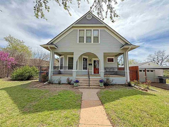 4th image of 1206 NW Lake Ave