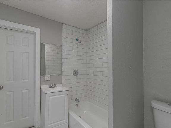 3rd image of 4103 Euclid Ave