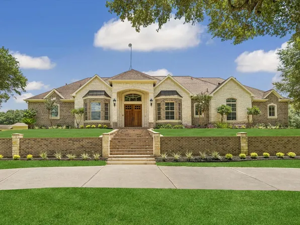 515 Otto St, East Bernard, TX 77435