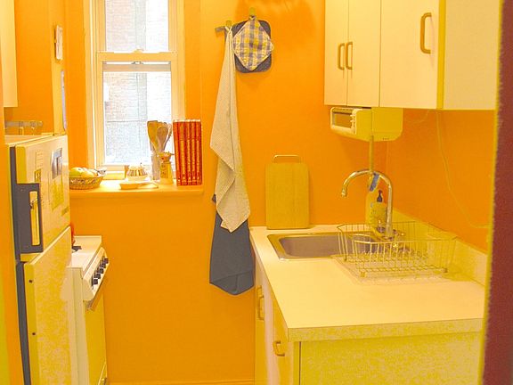 4th image of 45 Pineapple St APT 2C