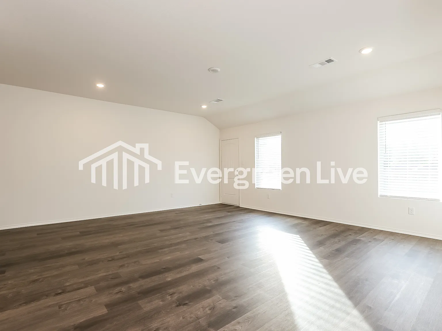 3 bed, 2.0 bath, 1633 sqft, $1,395 — Photo 4