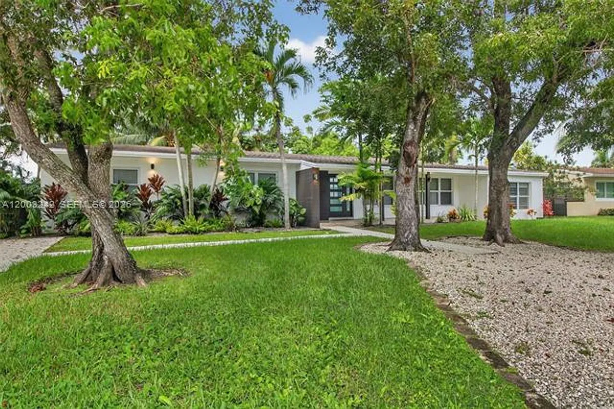 Building Photo - 6090 SW 63rd Ave #0