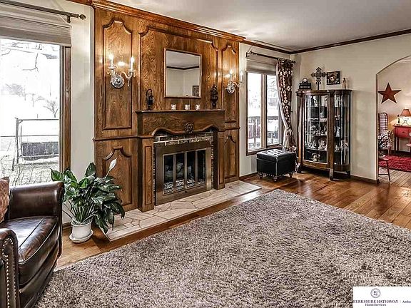 5th image of 10717 Boyd St