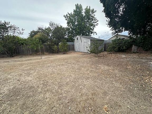 3rd image of 253 Staples Ave