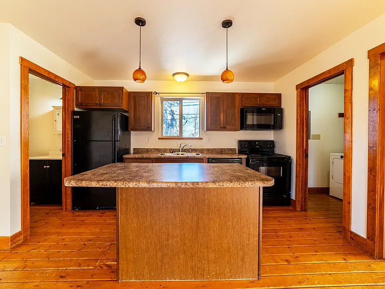 612 W Nash St — Photo 5