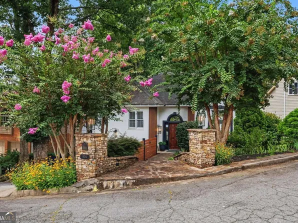 906 Heritage Pl, Decatur, GA 30033