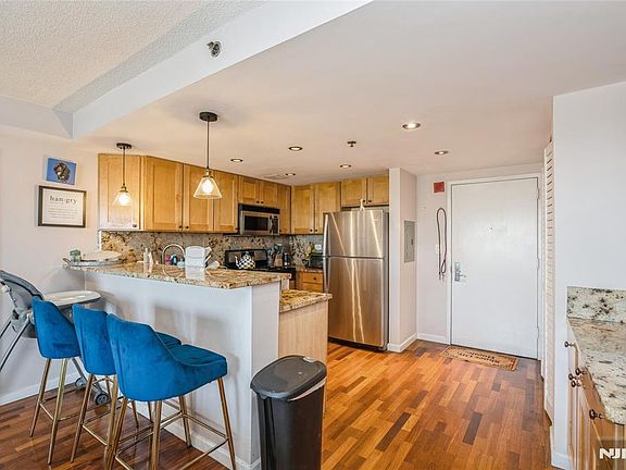 4th image of 700 1st St #15RS
