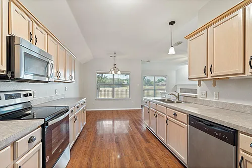 1715 Chatham Ln Photo 1