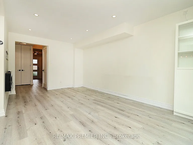27 Prairie Dunes Pl — Photo 7