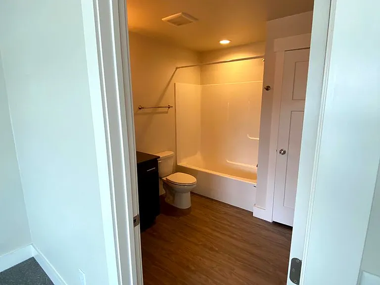 1095 North 14th Avenue — Photo 14