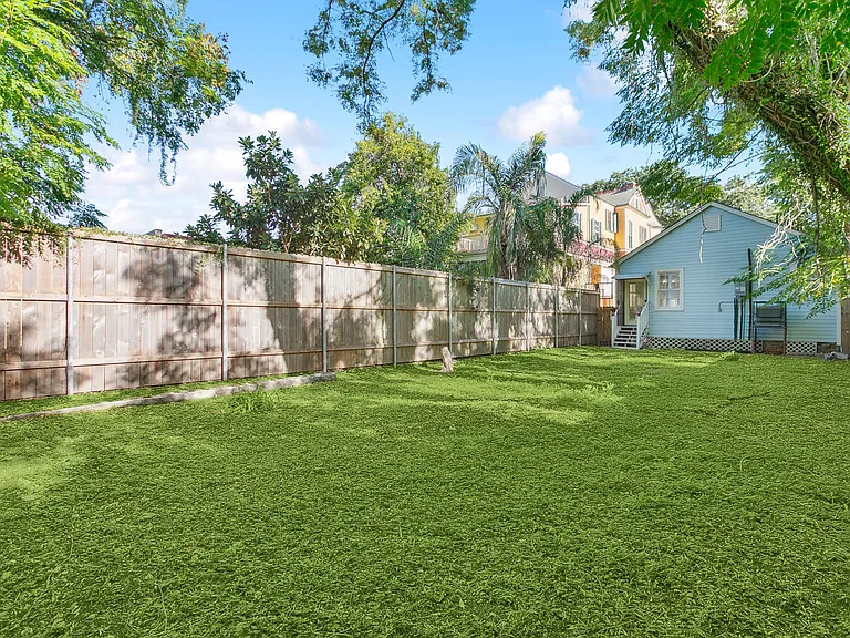 1944 Jackson Ave — Photo 19