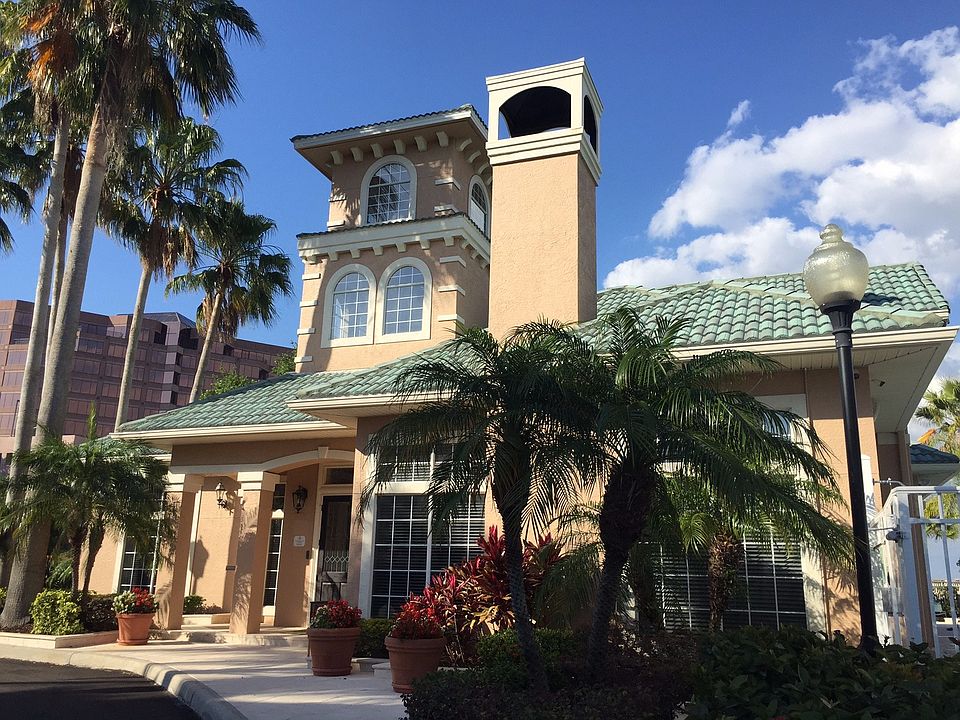 Exterior Neighborhood (street photo)